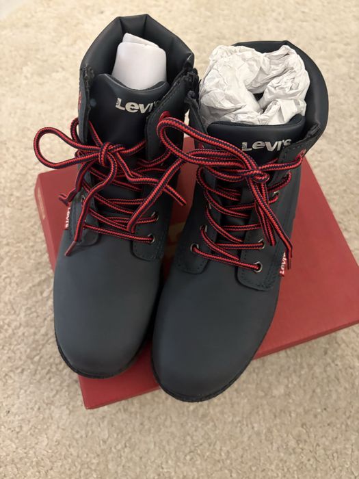 Botas menino Levi’s, novas, 35