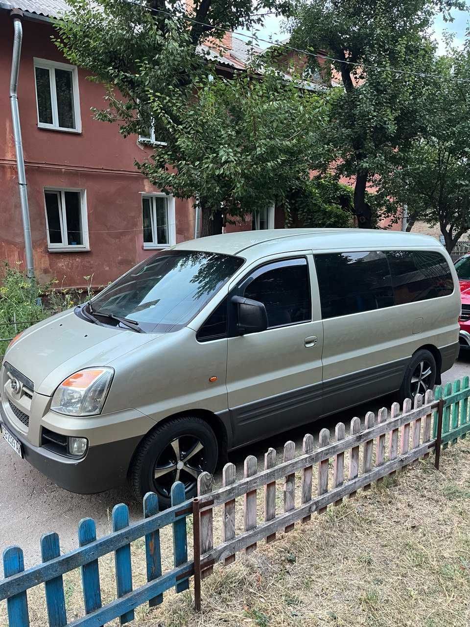 Hyundai h1 Газ-бенз, пасажир 8+1