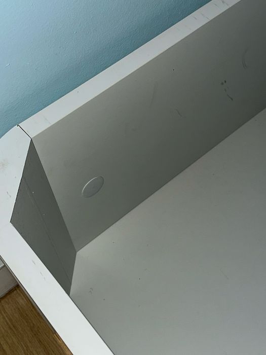 Cama branco com arrumação com Colchão