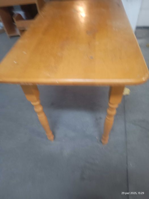 Stół drewniany - lakierowany