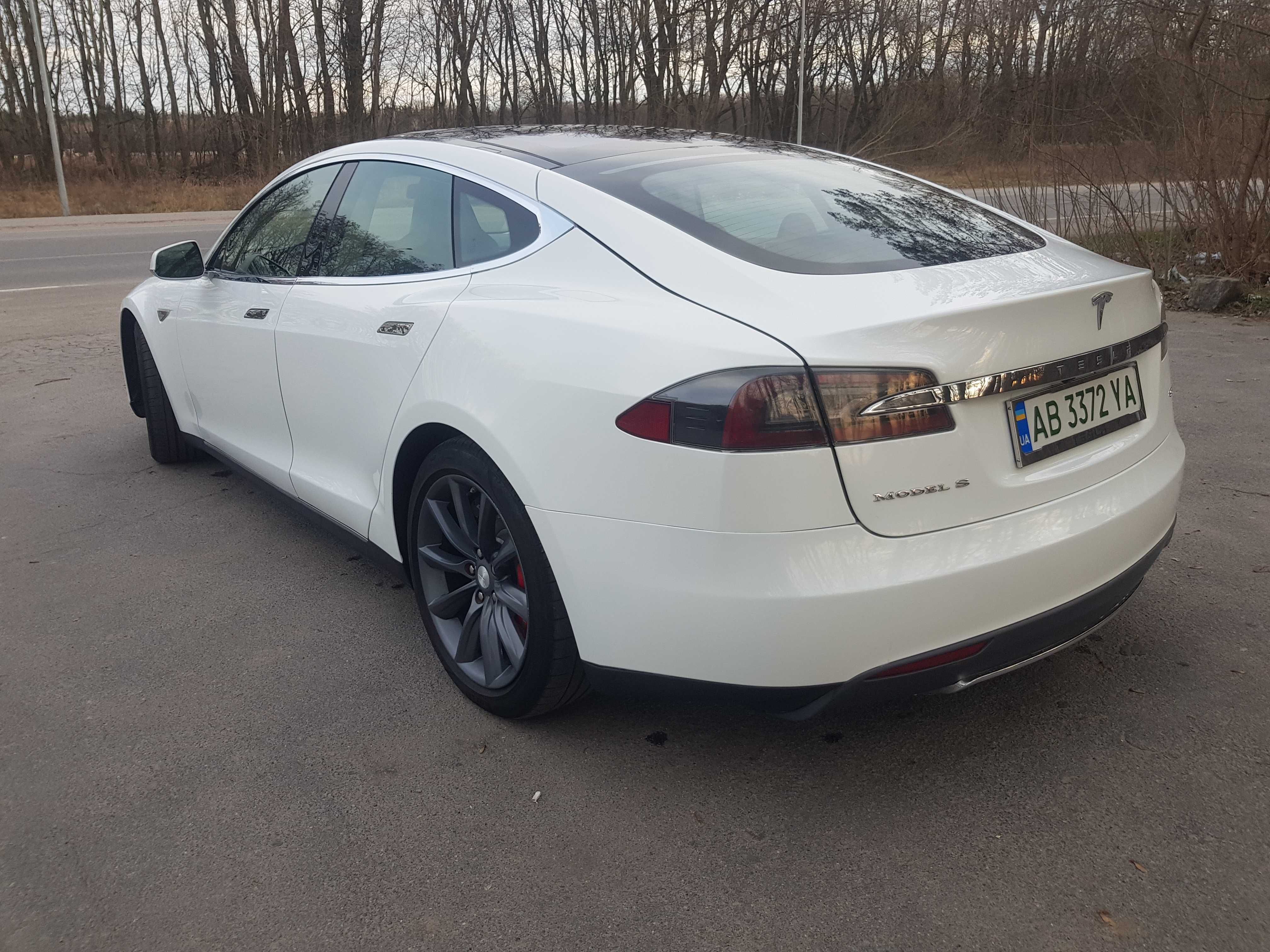 Продам Tesla Model S 85 2013 (intel)