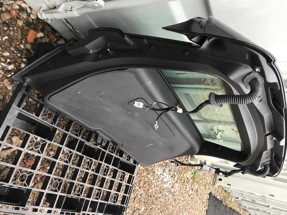 Крышка багажника ляда Land Rover Range Rover Evoque L551 LR117319