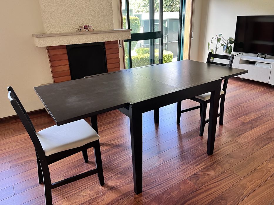 Mesa de Jantar + 2 cadeiras