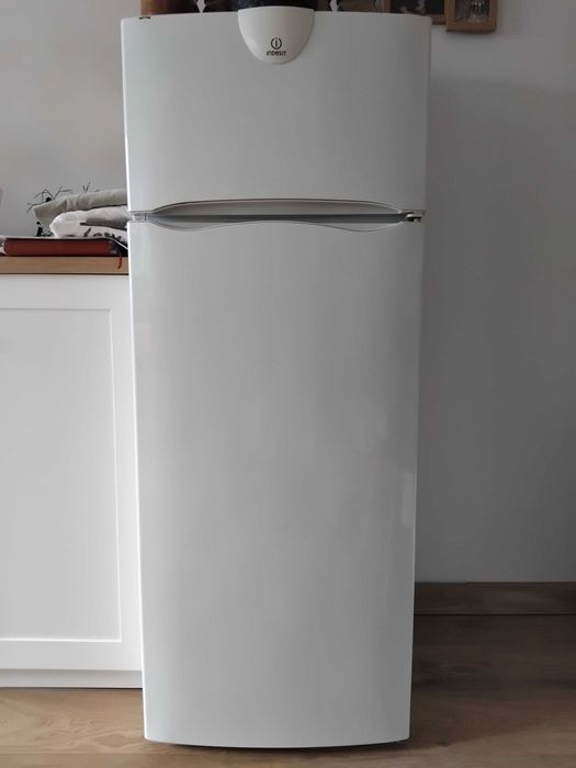 Lodówka z zamrażalnikiem INDESIT