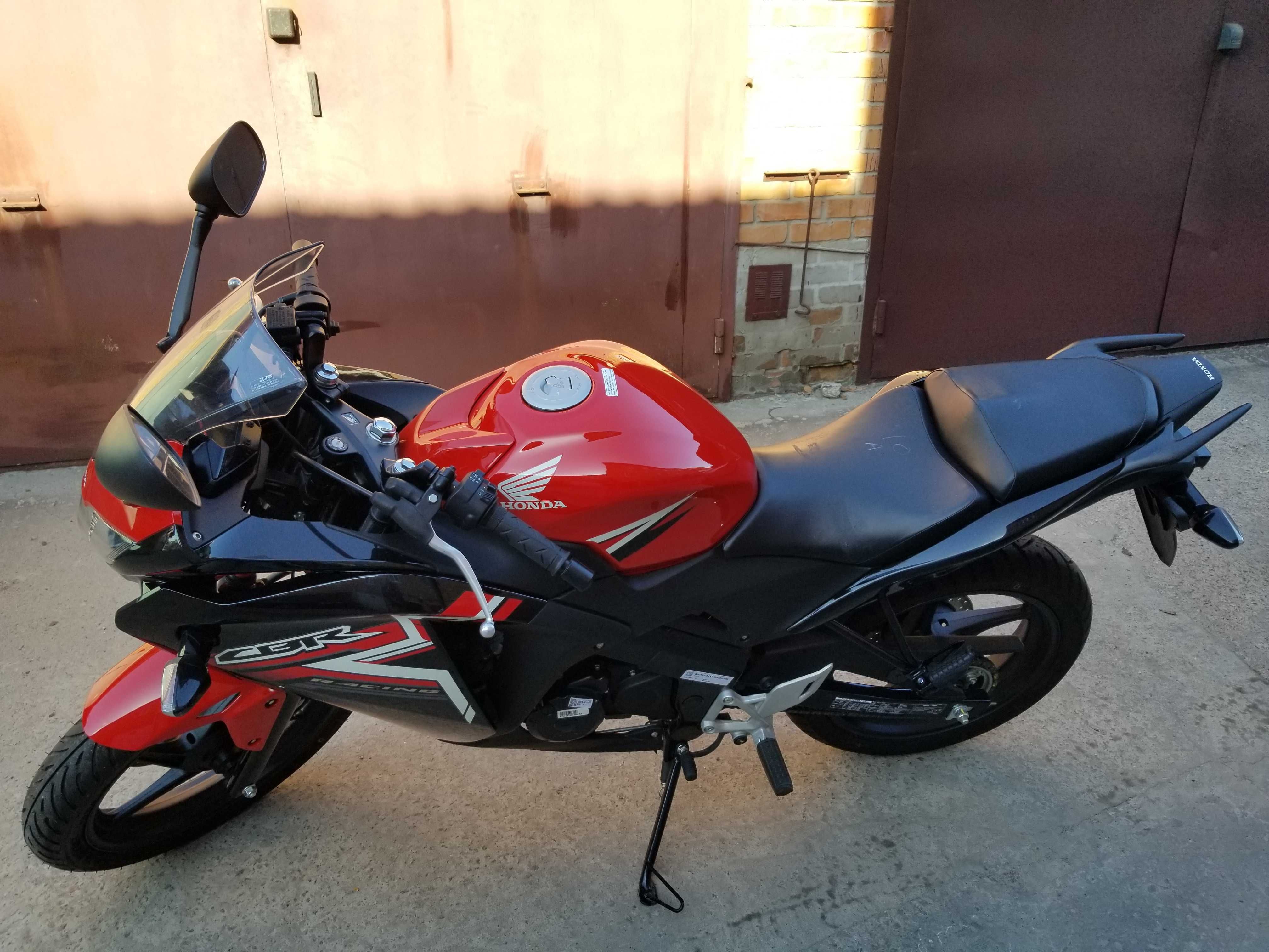 Мотоцикл Honda CBR 150 R