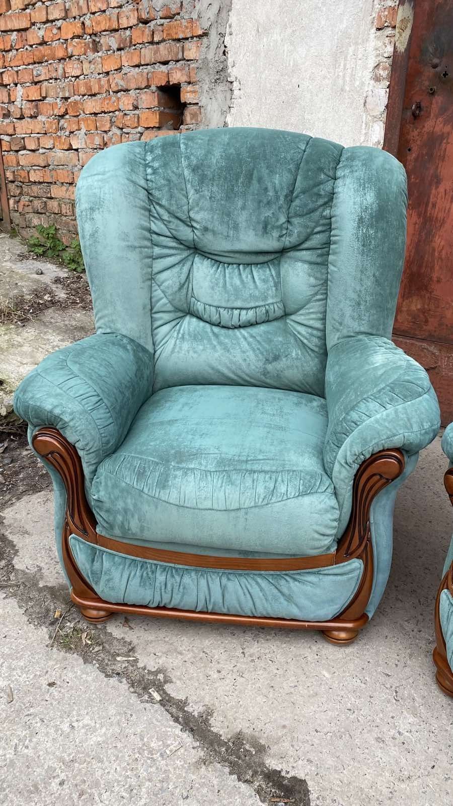 Продається диван з м'якими кріслами