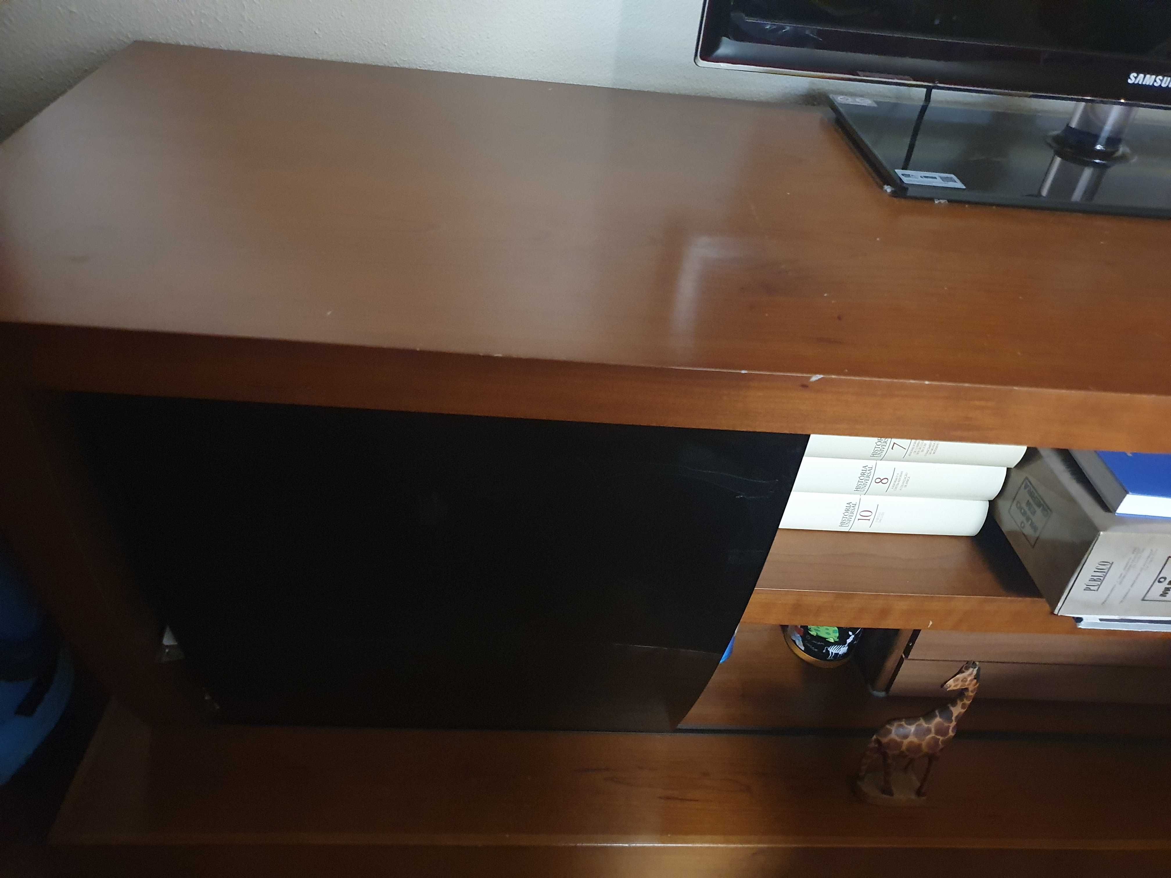 Móvel TV em cerejeira com 2 armários com vidro preto