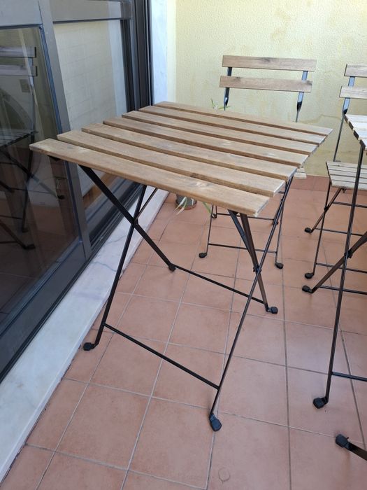 2 mesas e 4 cadeiras de exterior