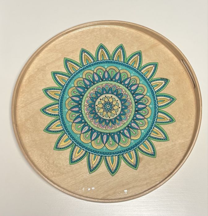 Tabuleiro pintado à mão