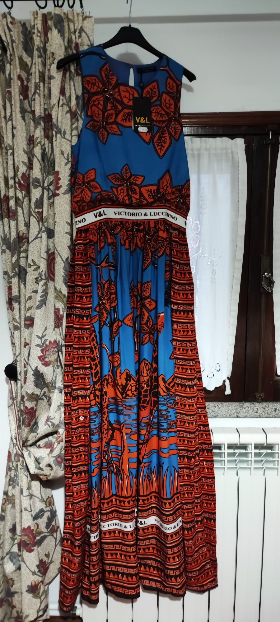 Vestido colorido selva