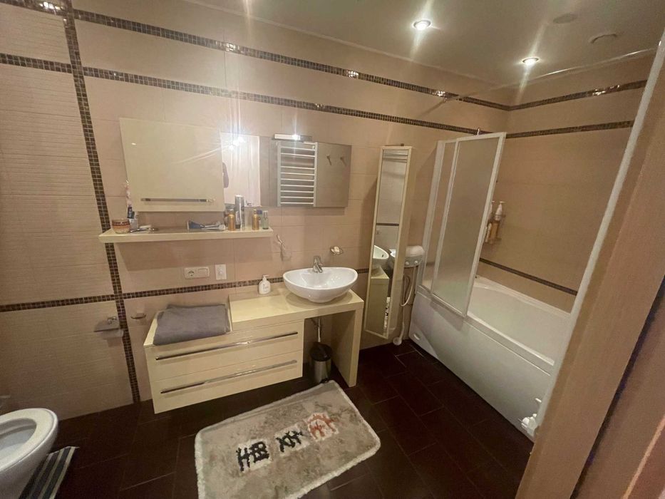 Рідкісна 4к на Паньківській 27/78 (3 спальні і кухня-вітальня)