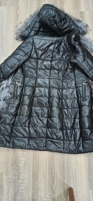 Натуральна, шкіряна куртка/пуховик з натуральним хутром чорнобурки