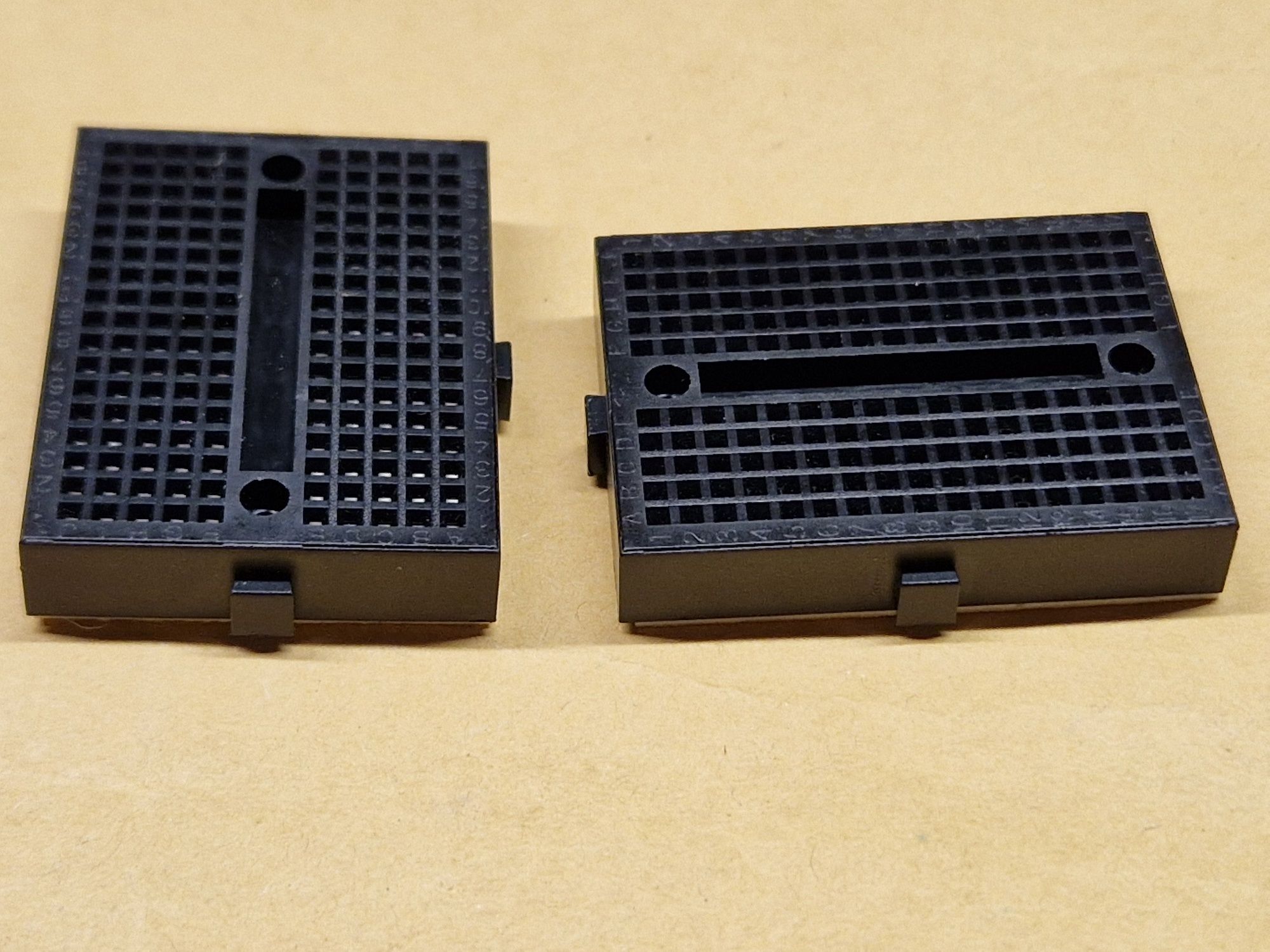 Mini Breadboard 170 Furos c/ encaixe e mounting holes