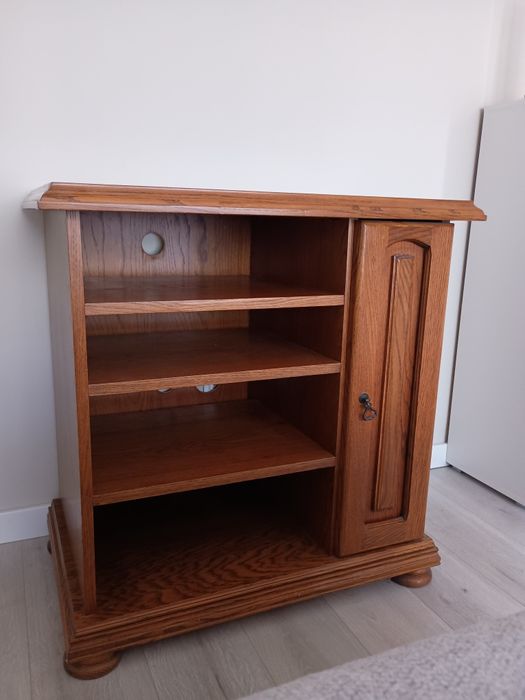 Szafka pod telewizor dębowa.