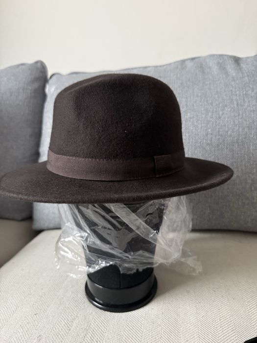 Chapeu de lã novo castanho