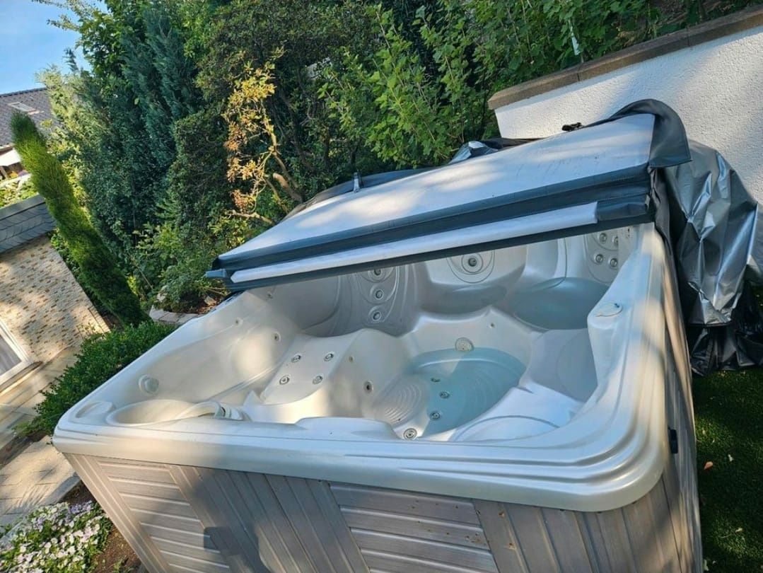 Jacuzzi ogrodowe na zewnątrz Marki HotSpring
