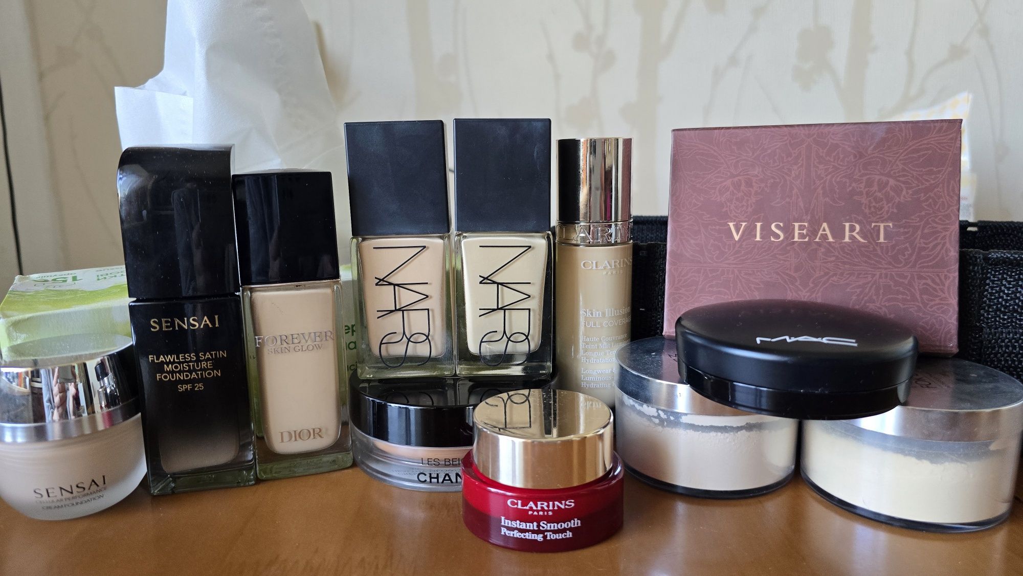 Тональна основа, тональний крем sensai dior clarins