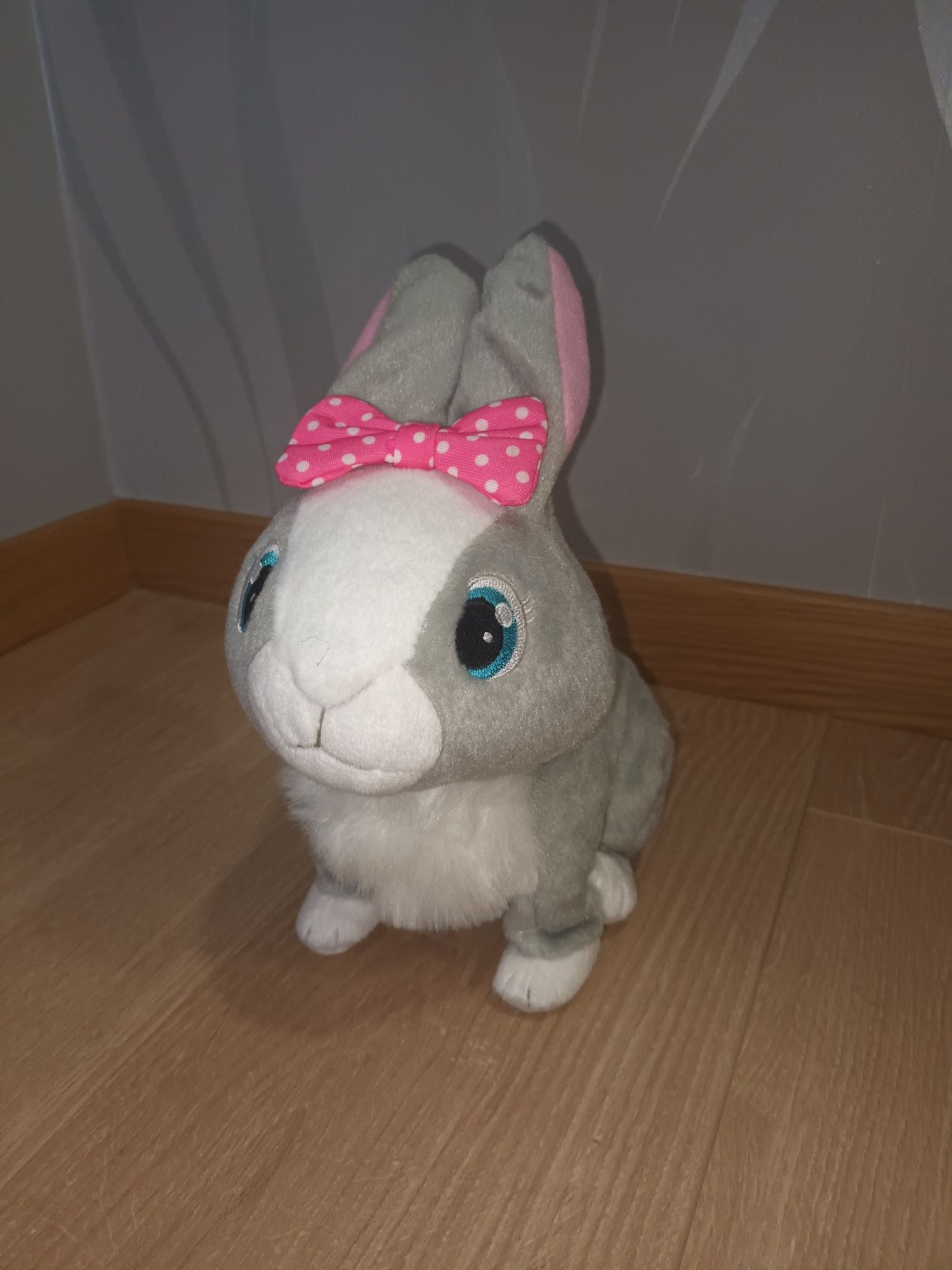 Peluche IMC Toys Coelhinha Betsy