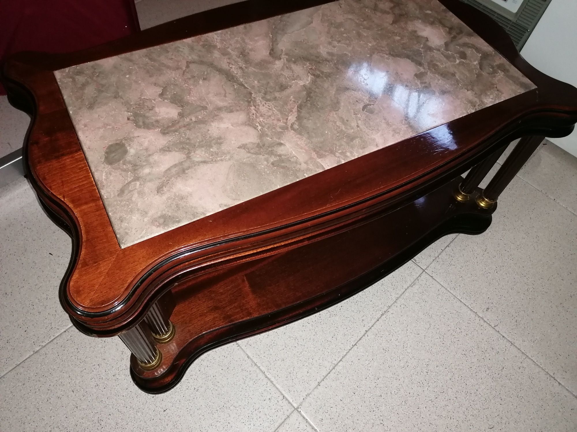 Mesa de Centro e Cama com Colchão