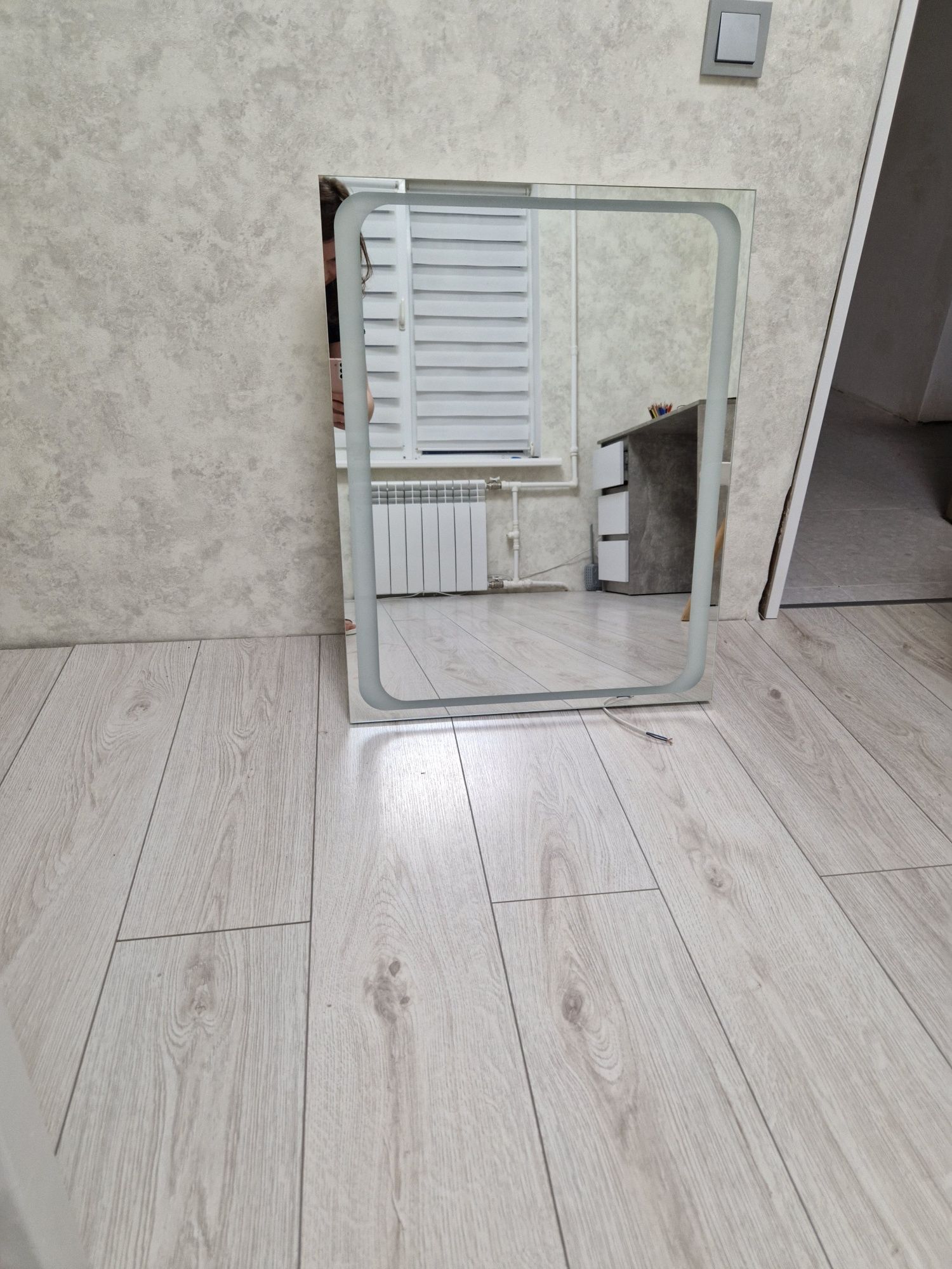 Продам дзеркальна шафа Alfa 55 з LED-підсвіткоюі і підігрівом дзеркала