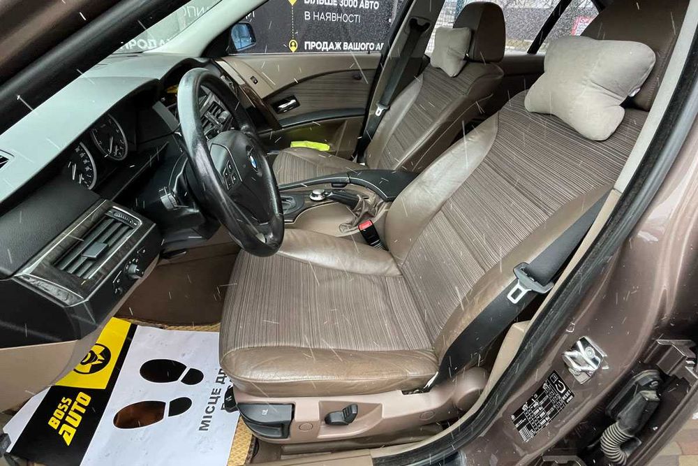 BMW 520I 2004 року