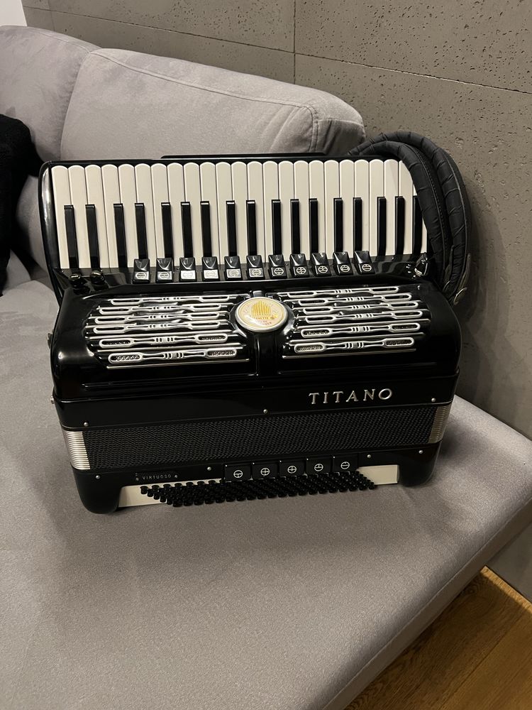 Akordeon titano virtuoso