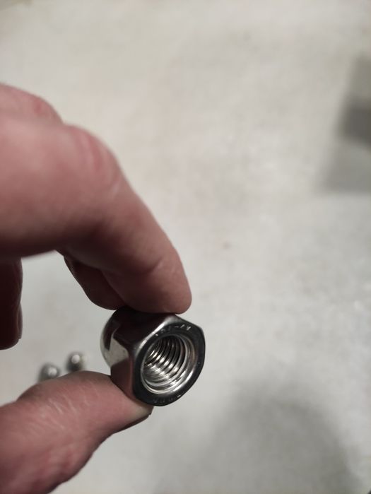 Nakrętki zamknięte 22mm inox