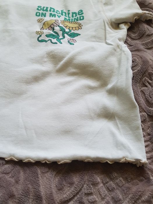 Krótka bluzka, top z kwiatkiem i napisem r. 158-164, XS-S