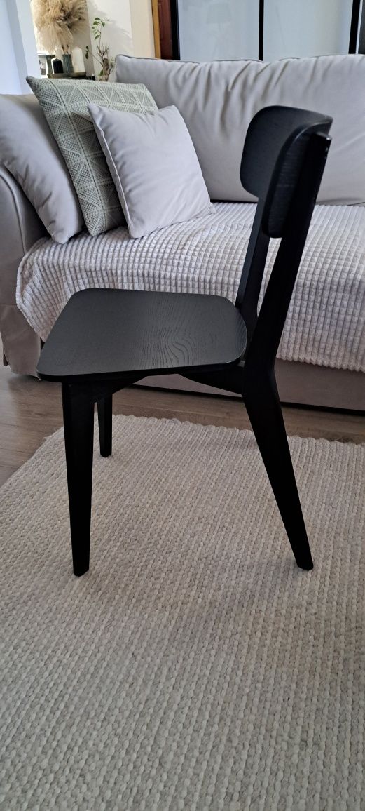 Krzesła czarne z Ikea