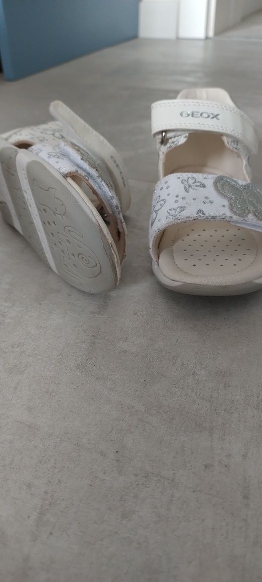 Sandałki marki Geox rozmiar 24 nowe