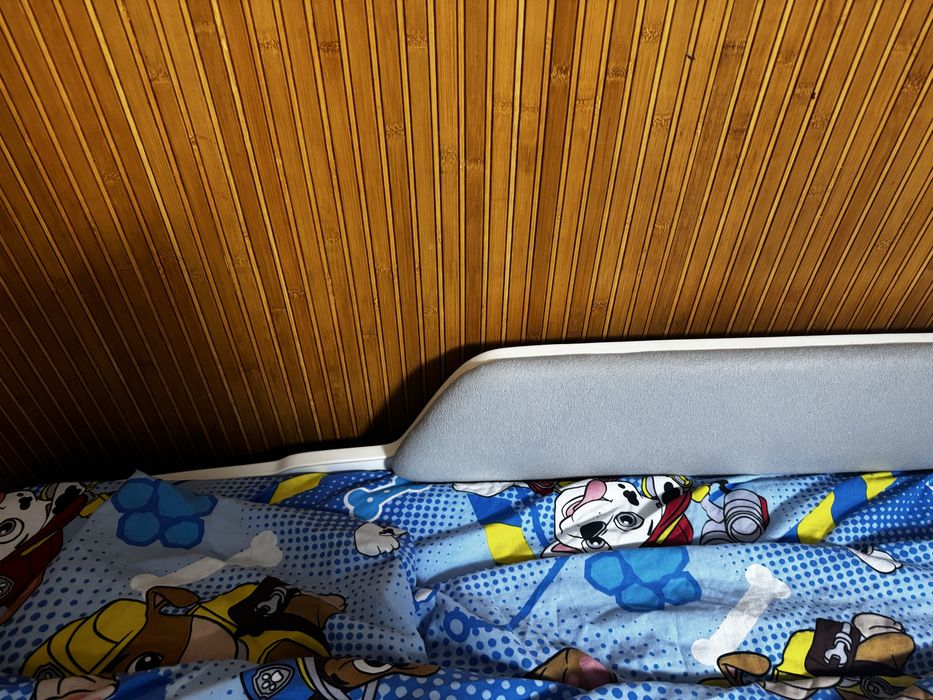 Дитяче ліжечко машина-поліція