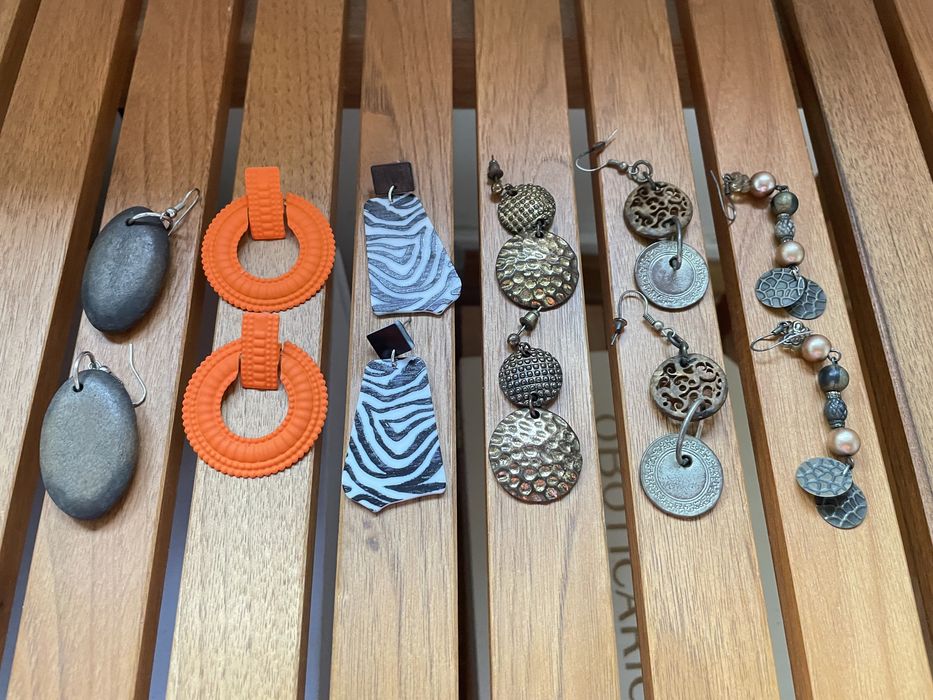 Brincos médios vários