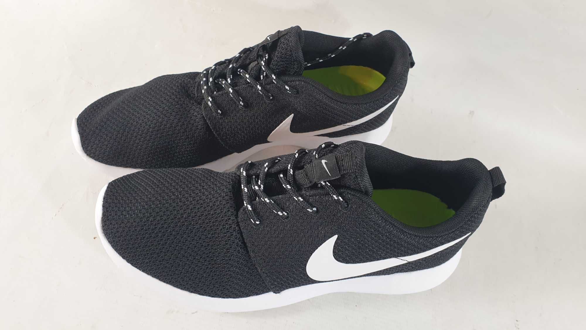 NIKE obuwie sportowe  Roshe Run Rozmiar 40,5