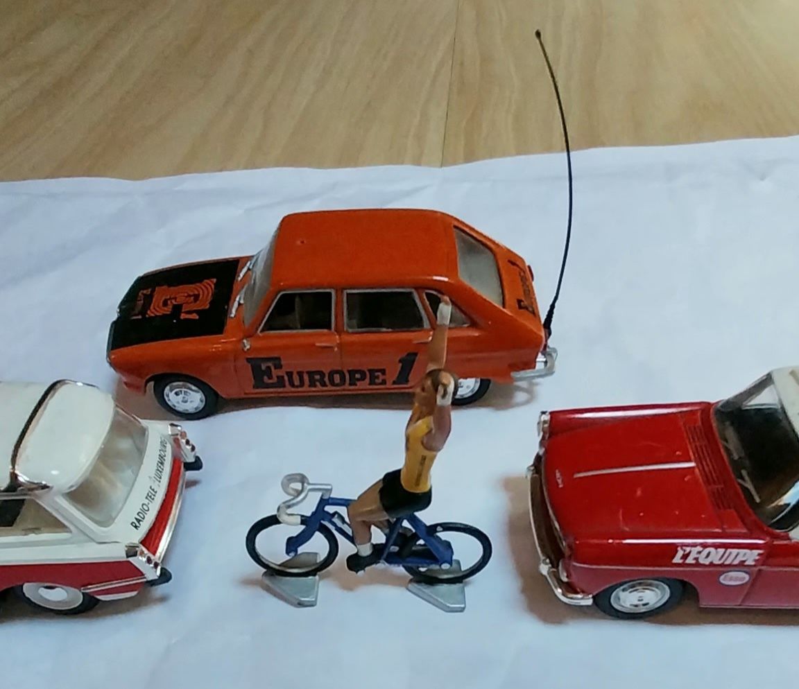 Conjunto de miniaturas tema Tour de France em escala 1/43
