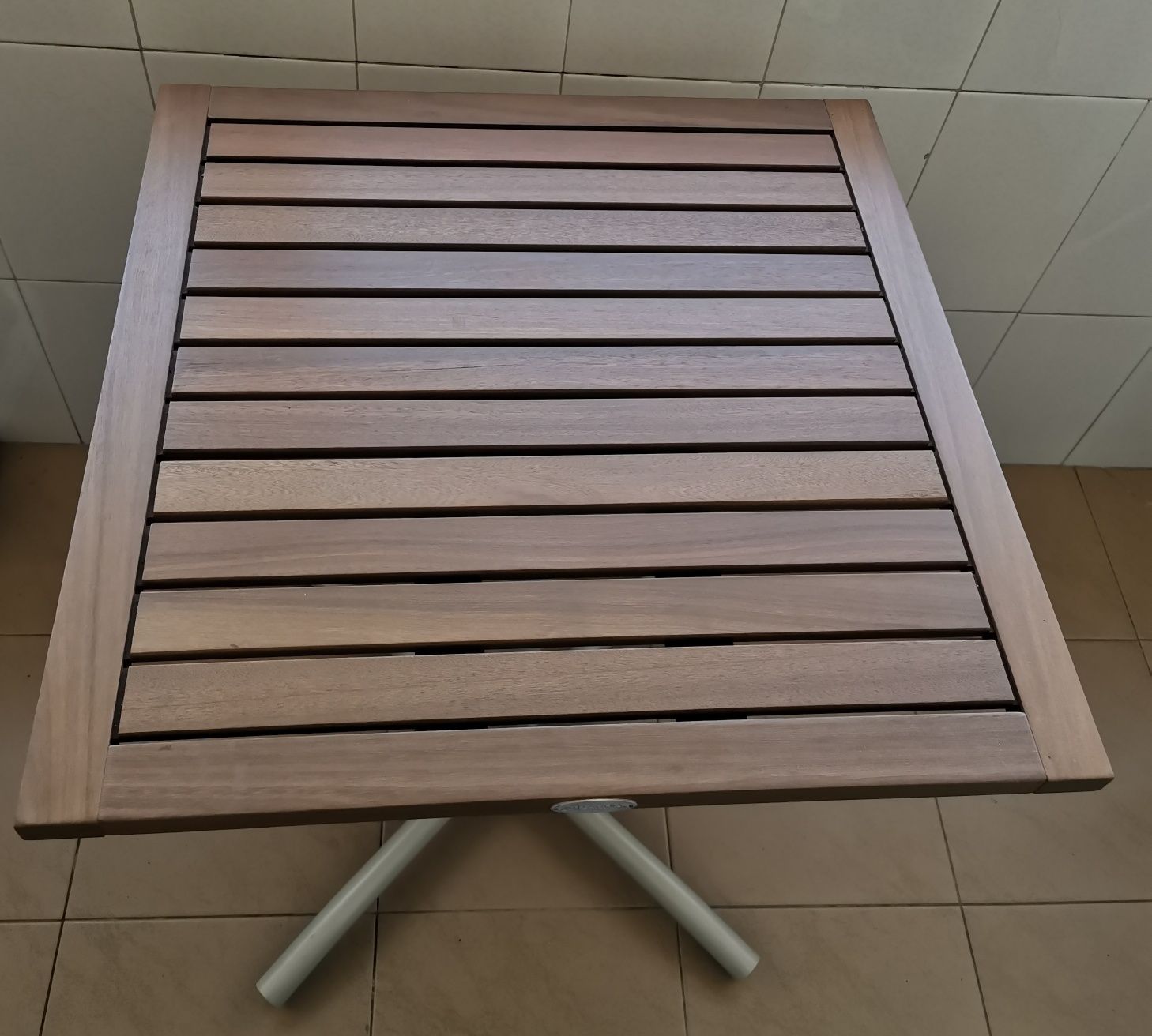 Mesa de varanda/jardim – madeira e metal