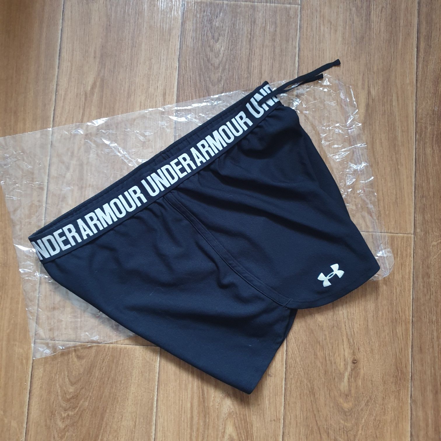 Under armour M/L шорти жіночі 38/40 купить одяг чорні