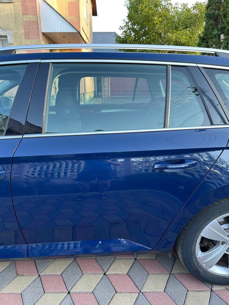 Двері Дверка Skoda Superb 3 Універсал Синя LA5F Рідна фарба
