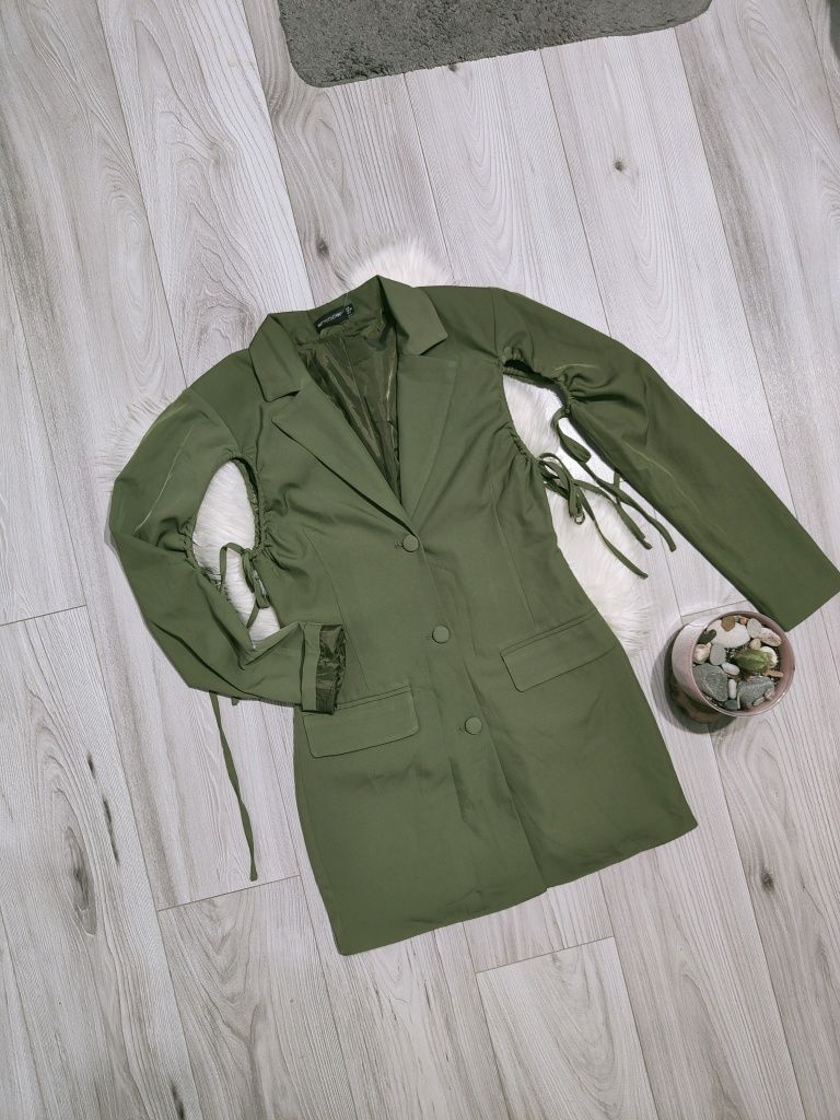 elegancka i stylowa marynarkowa sukienke w kolor