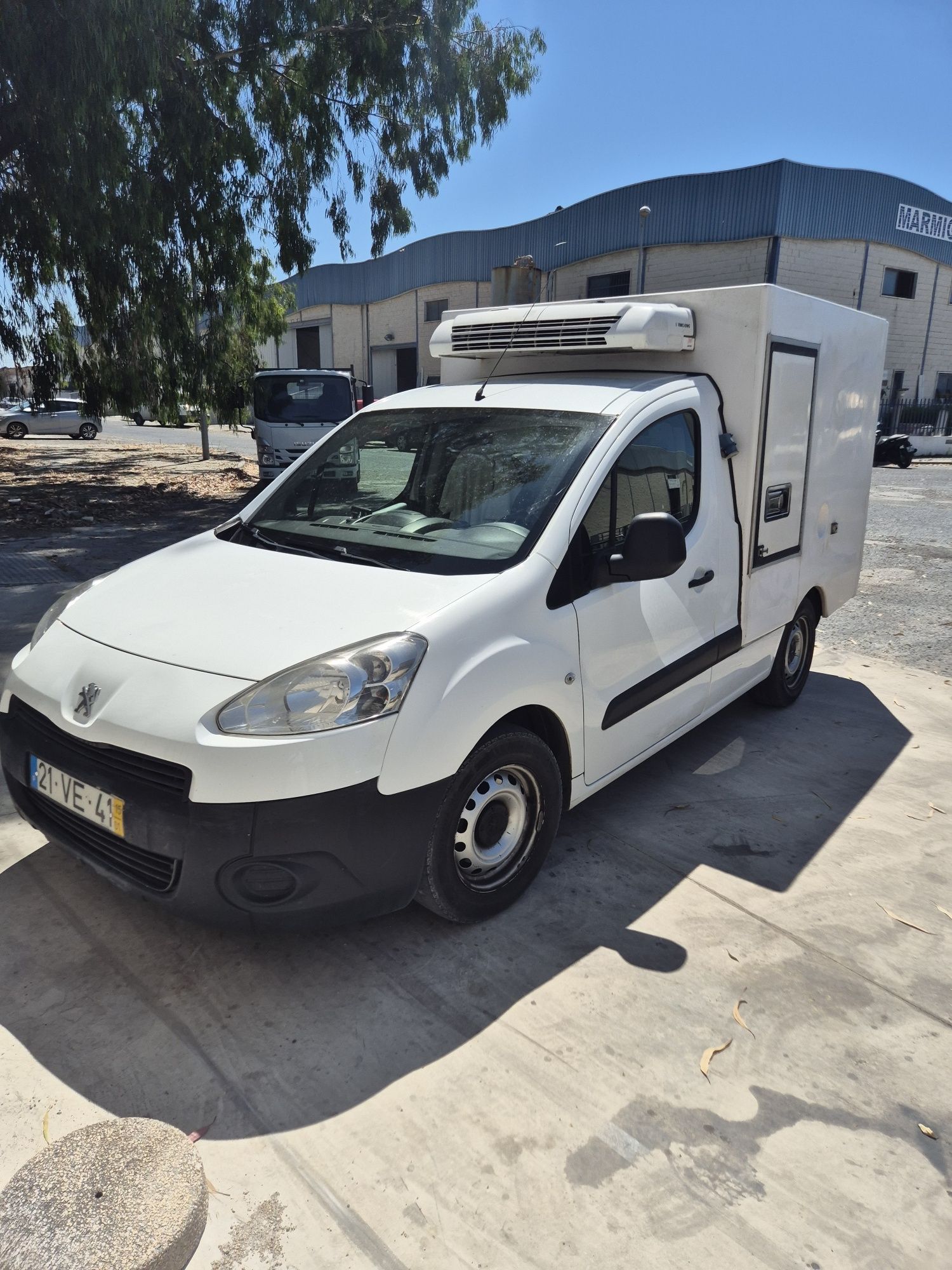 Partner 110 cv Frio - 18 com parque 220 V