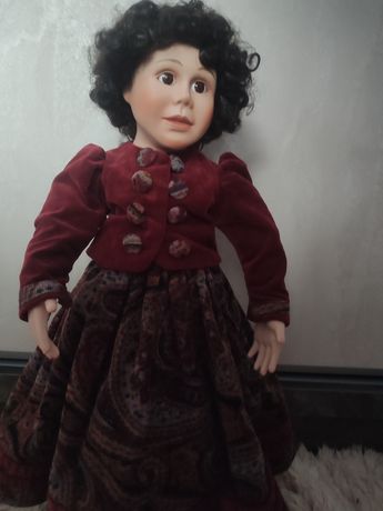 Продам коллекционную фарфоровую куклу 1000 грн.