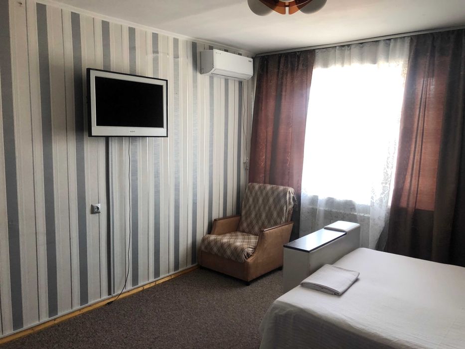 1-к метро Лыбедская Дворец Украина/Либідська Палац Україна подобово