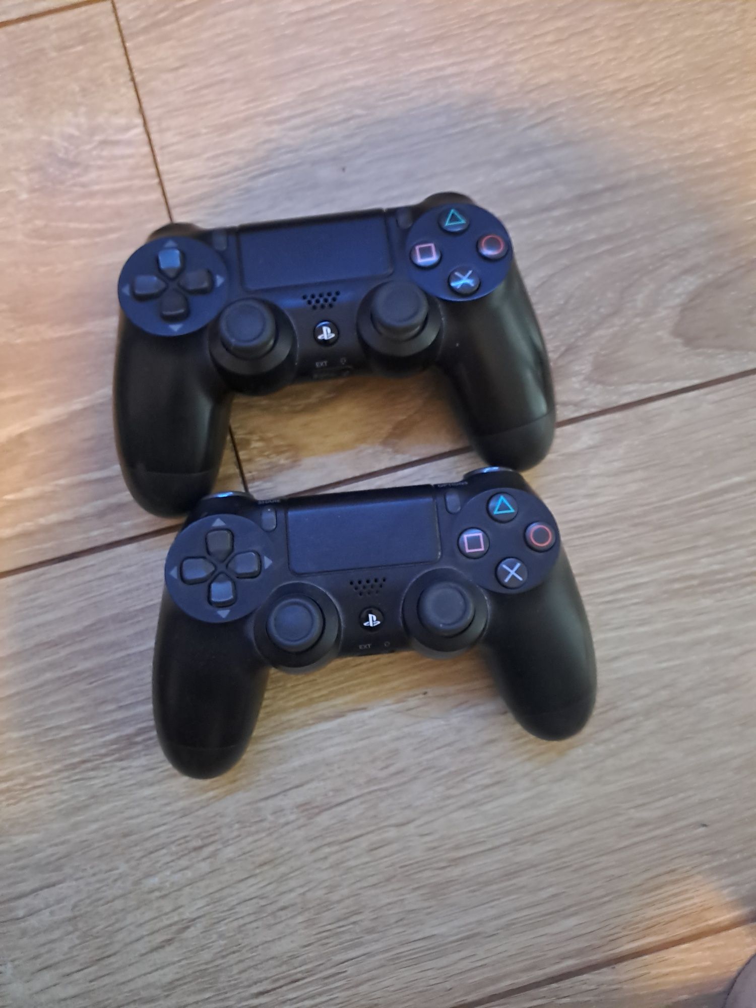Ps4+3gry+2pady+stacja ładująca