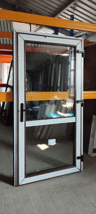 DRZWI Kacprzak 105x210 Drzwi ZEWNĘTRZNE PCV Sklepowe Orzech Prawe
