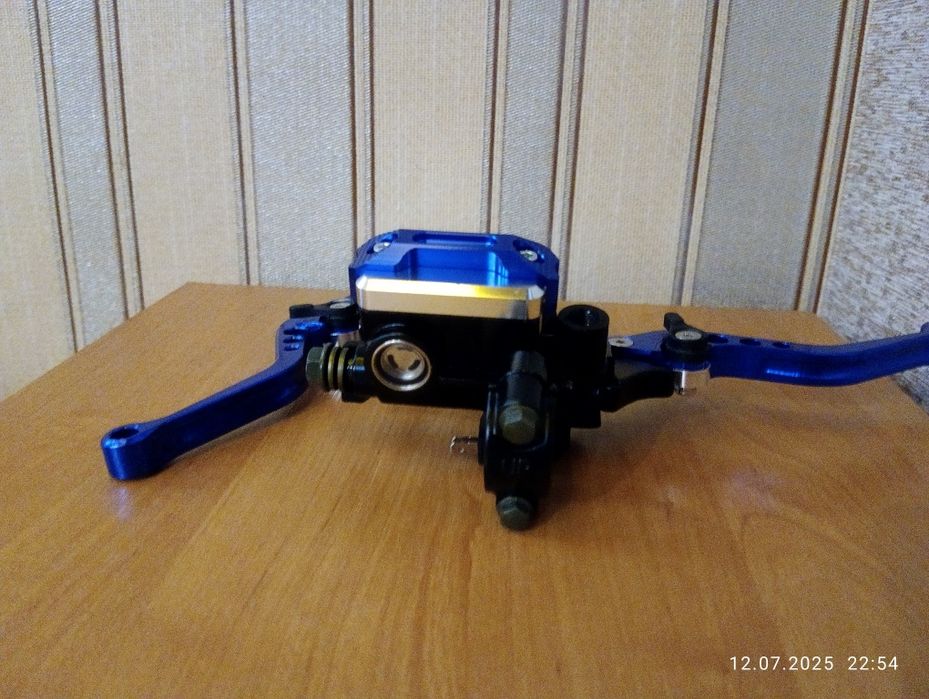 Курки тормоза гідравлічні на ваш мотоцкл