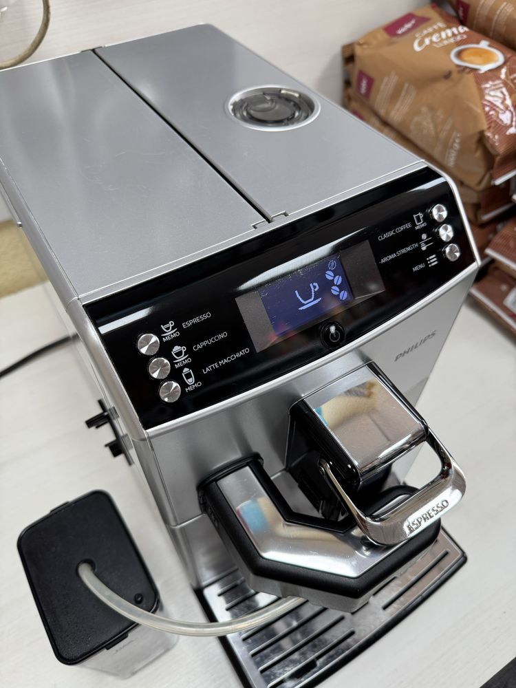 кавоварка зернова Saeco Philips Minuto cappuchino подарунок