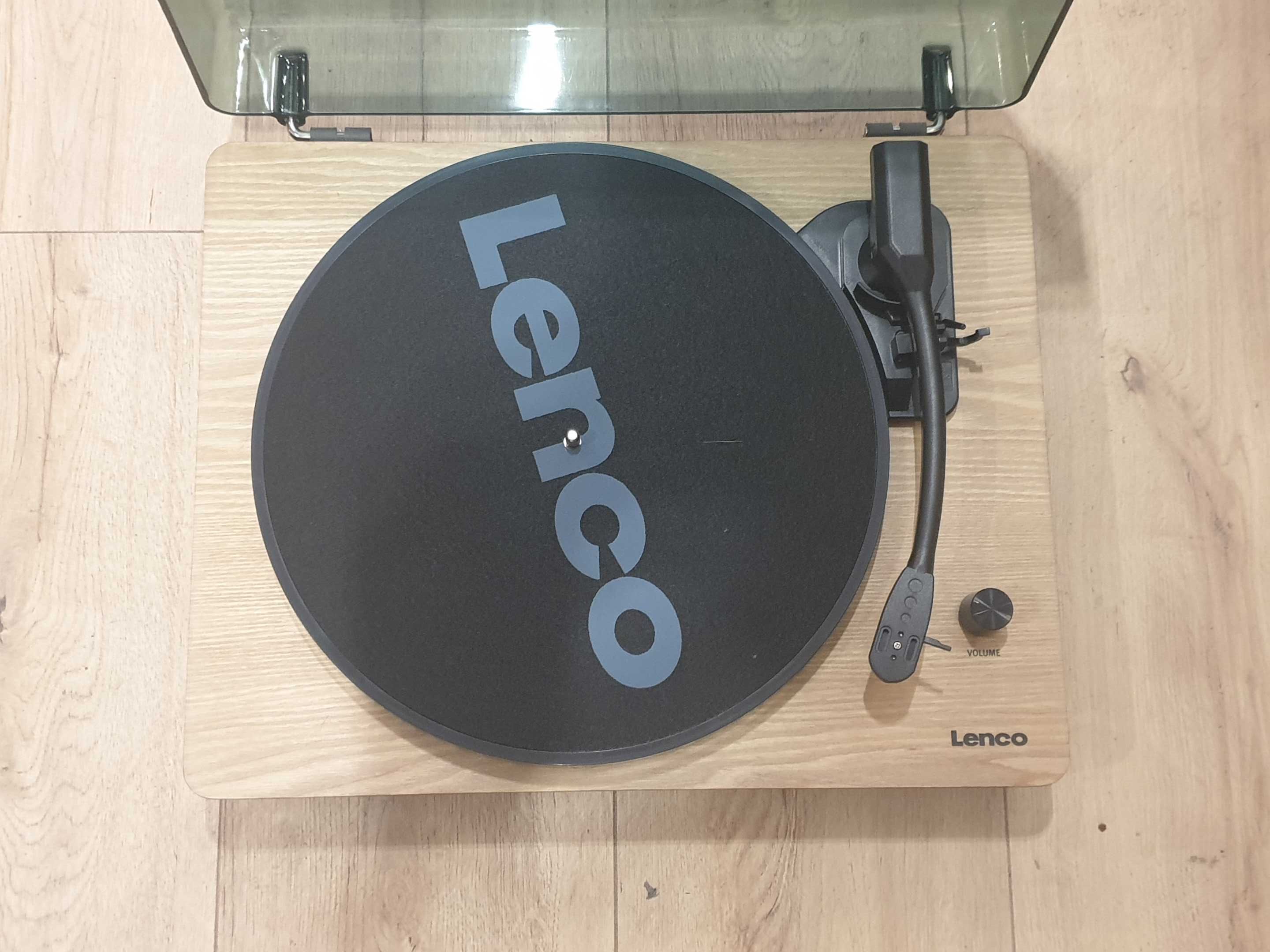 Gramofon

Lenco LS-50WD - USB wzmacniacz głośniki drewniany + 5 płyt