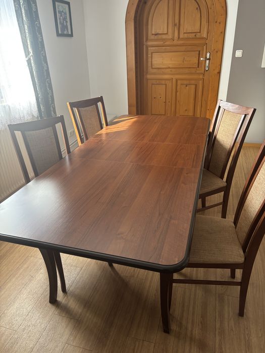 Stół z krzesłami do jadalni