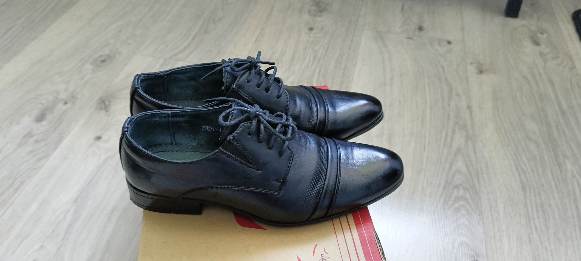 Buty chłopięce rozmiar 38