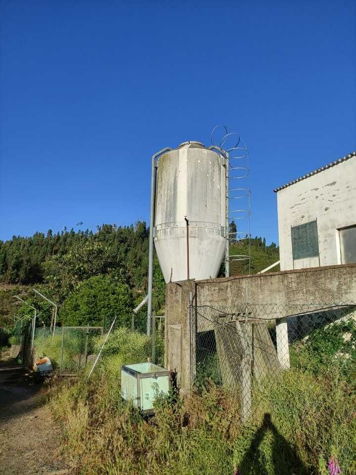 Silo em fibra de 9000Kg de capacidade em excelente estado