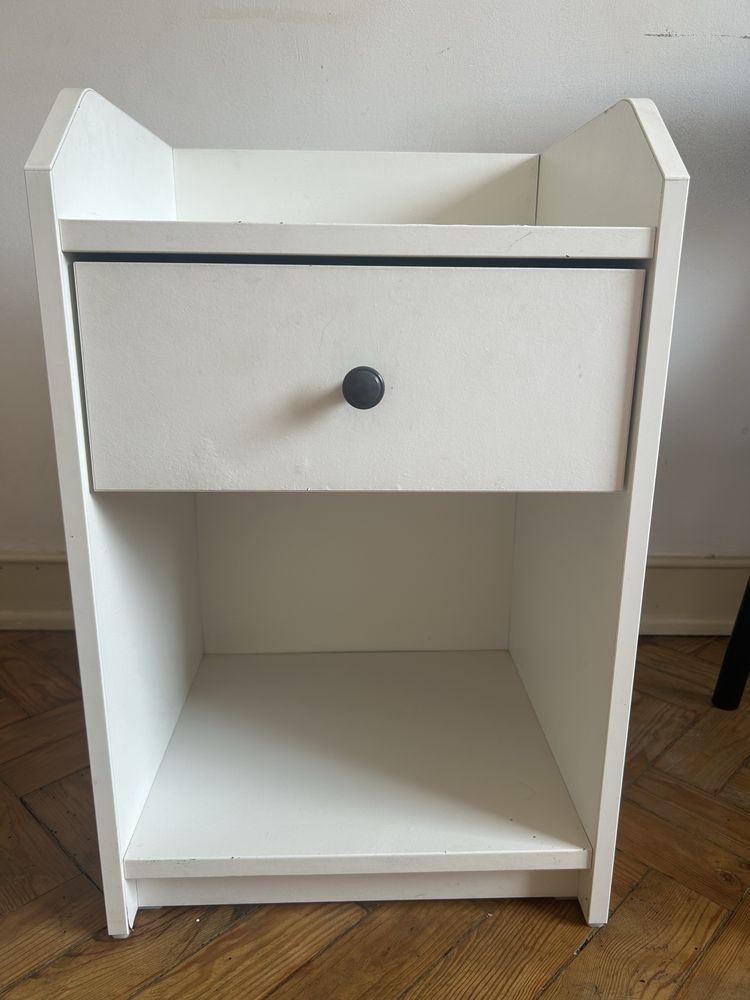 Mesa de cabeceira usada